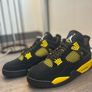 Jordan 4 Retro Thunder (2023) Size 12